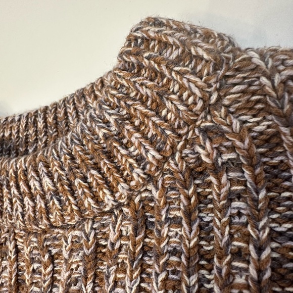 Women’s cute sweater. Size small. - Picture 8 of 8